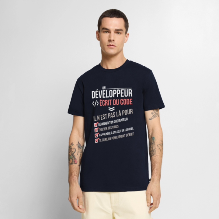 T-shirt premium homme - Un développeur écrit du code - bleu marine - front