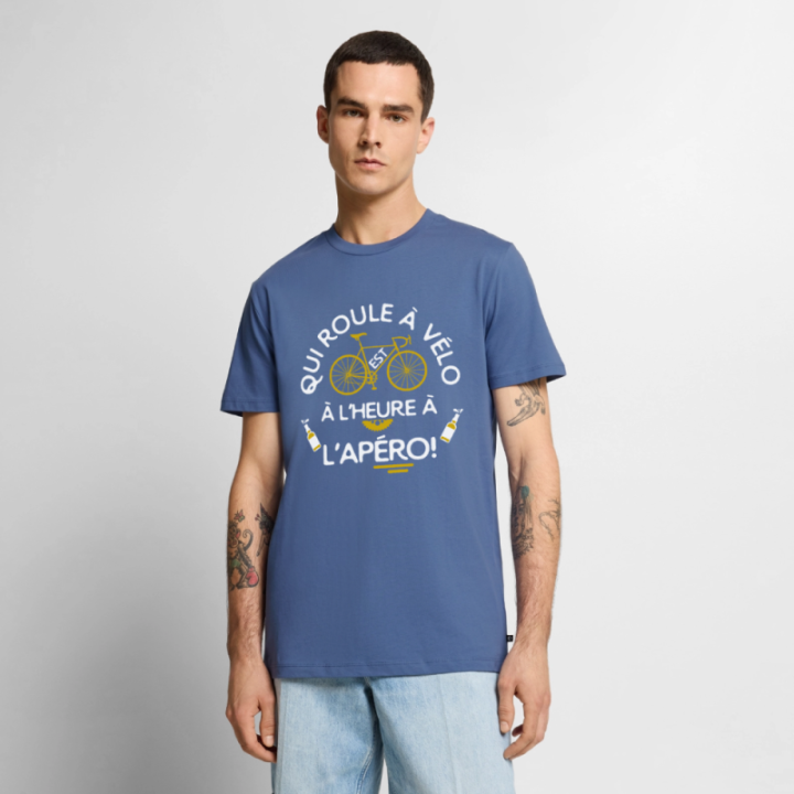 T-shirt premium homme - Qui roule à vélo arrive à l'apéro - bleu pigeon - front